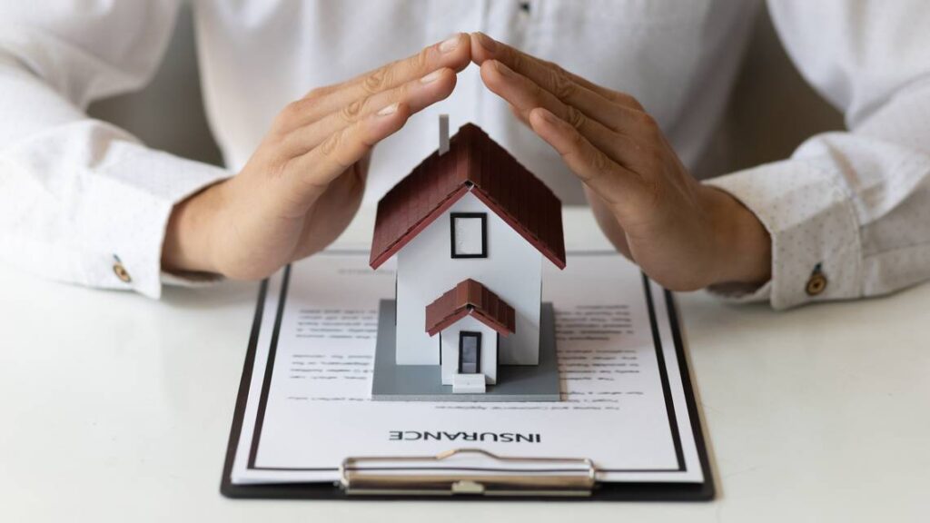 3 costly pitfalls homeowners face in Florida home insurance and how to avoid them.